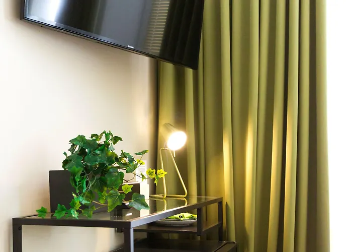 1st Floor 2 Hotell 4*