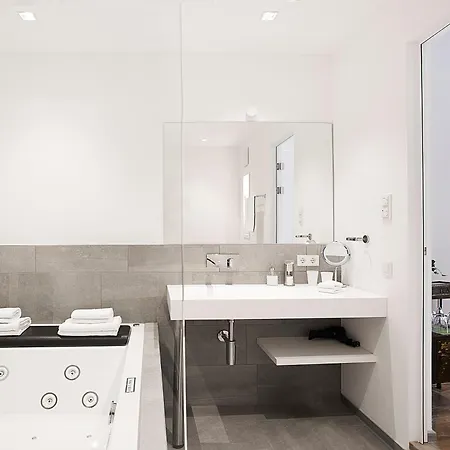 1st Floor 2 4* Кёльн