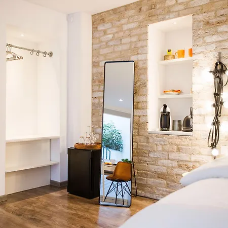 1st Floor 2 Hotell 4*