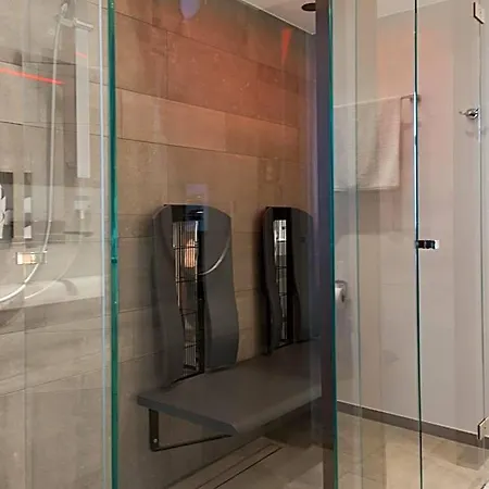 1st Floor 2 Отель 4*