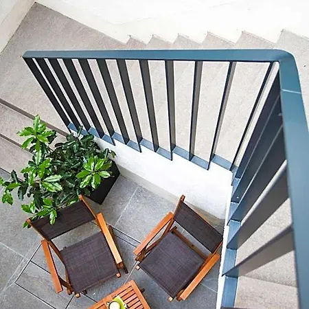 1st Floor 2 Отель