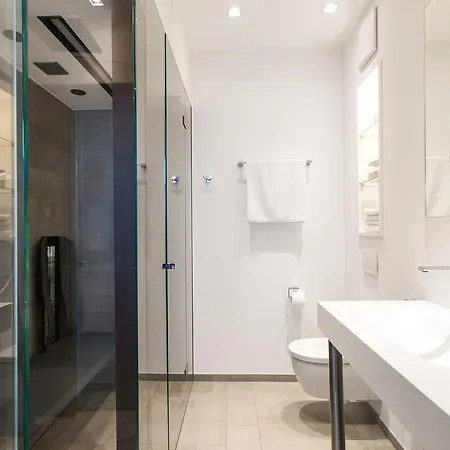 Отель 1st Floor 2 4*