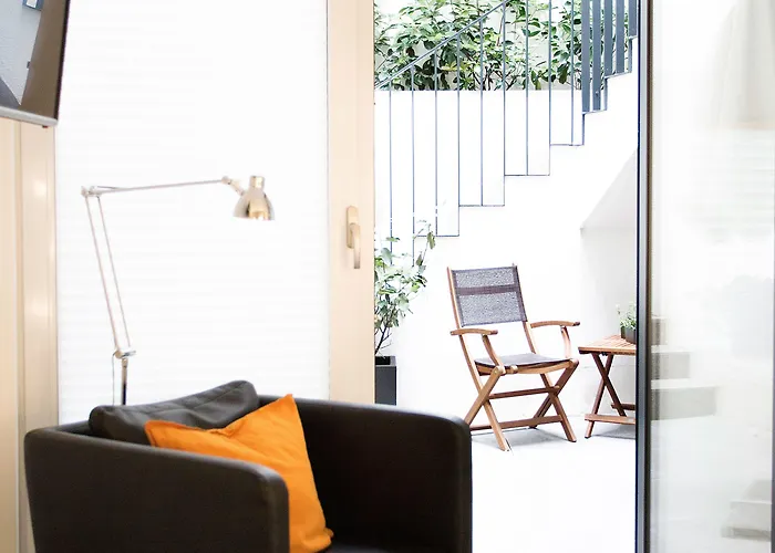 1st Floor 2 Hotel 4*