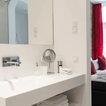 1st Floor 2 Hotel 4*