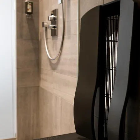 Ξενοδοχείο 1st Floor 2 4*