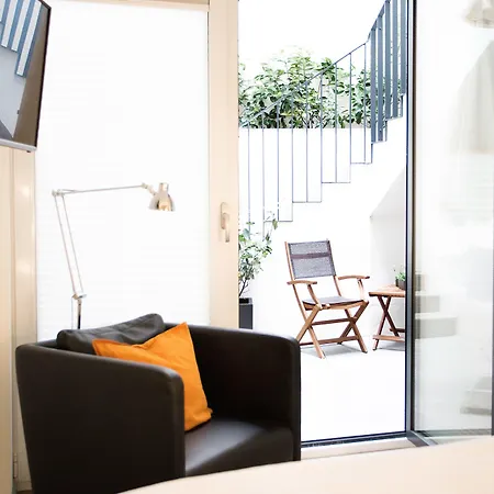 1st Floor 2 Hotel 4*