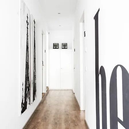 1st Floor 2 Szálloda 4*