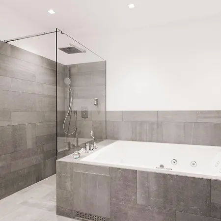 Szálloda 1st Floor 2 4*