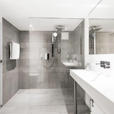 1st Floor 2 Szálloda