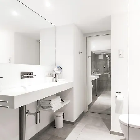 1st Floor 2 Hotell 4*